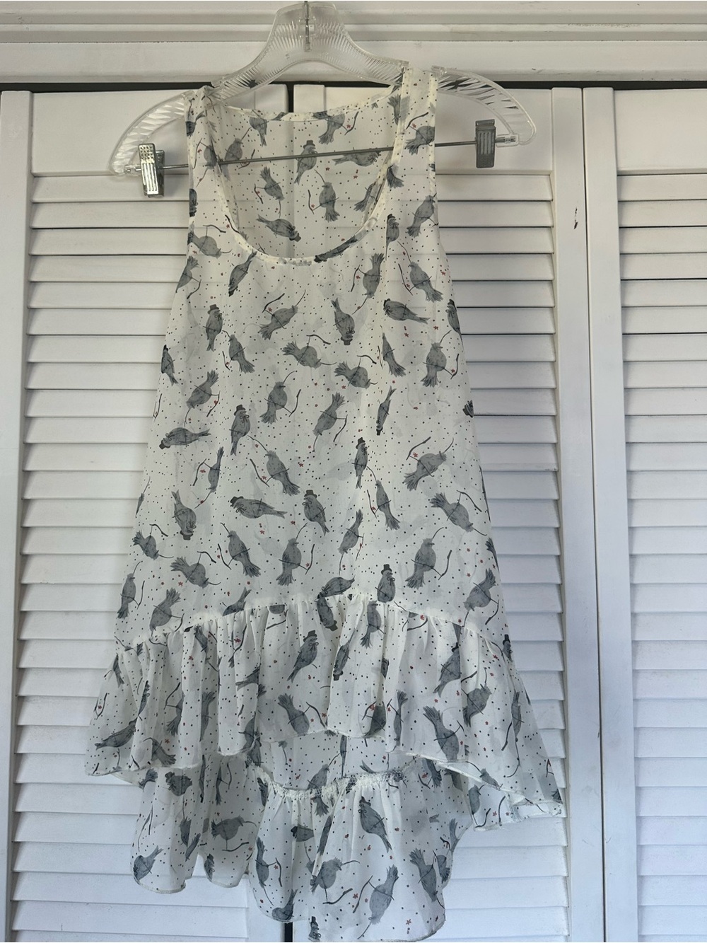 Bird Print Ruffle Hem Sleeveless Blouse- White & Gray